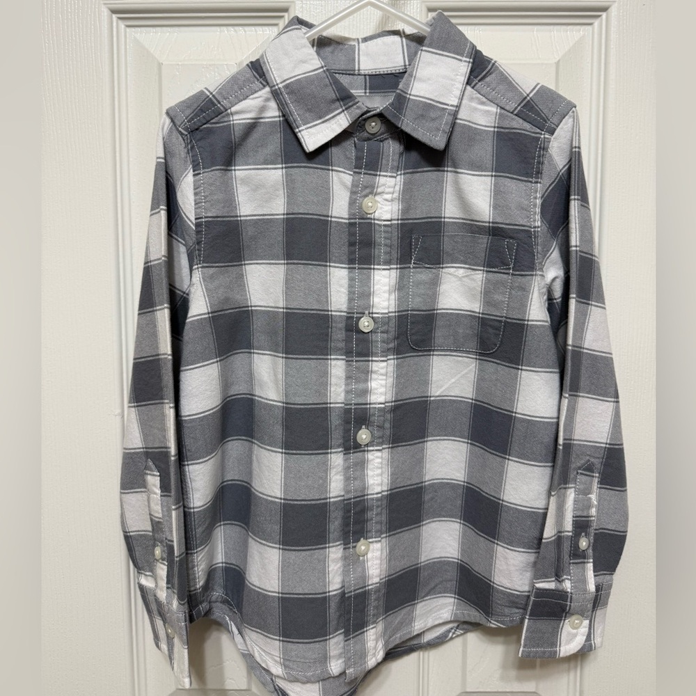 NEW. Children’s Place Gray and White Checkered Shirt. Smoke and Pet Free Home.